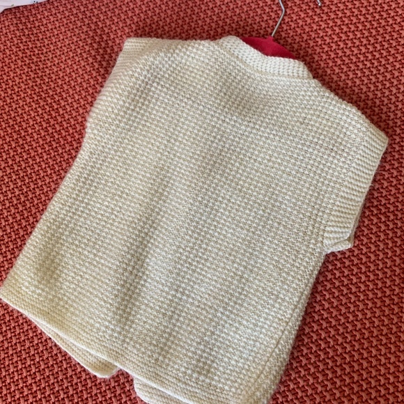 Girls hand knit cream vest with smiley buttons fits sizes 4-7 - Picture 3 of 7